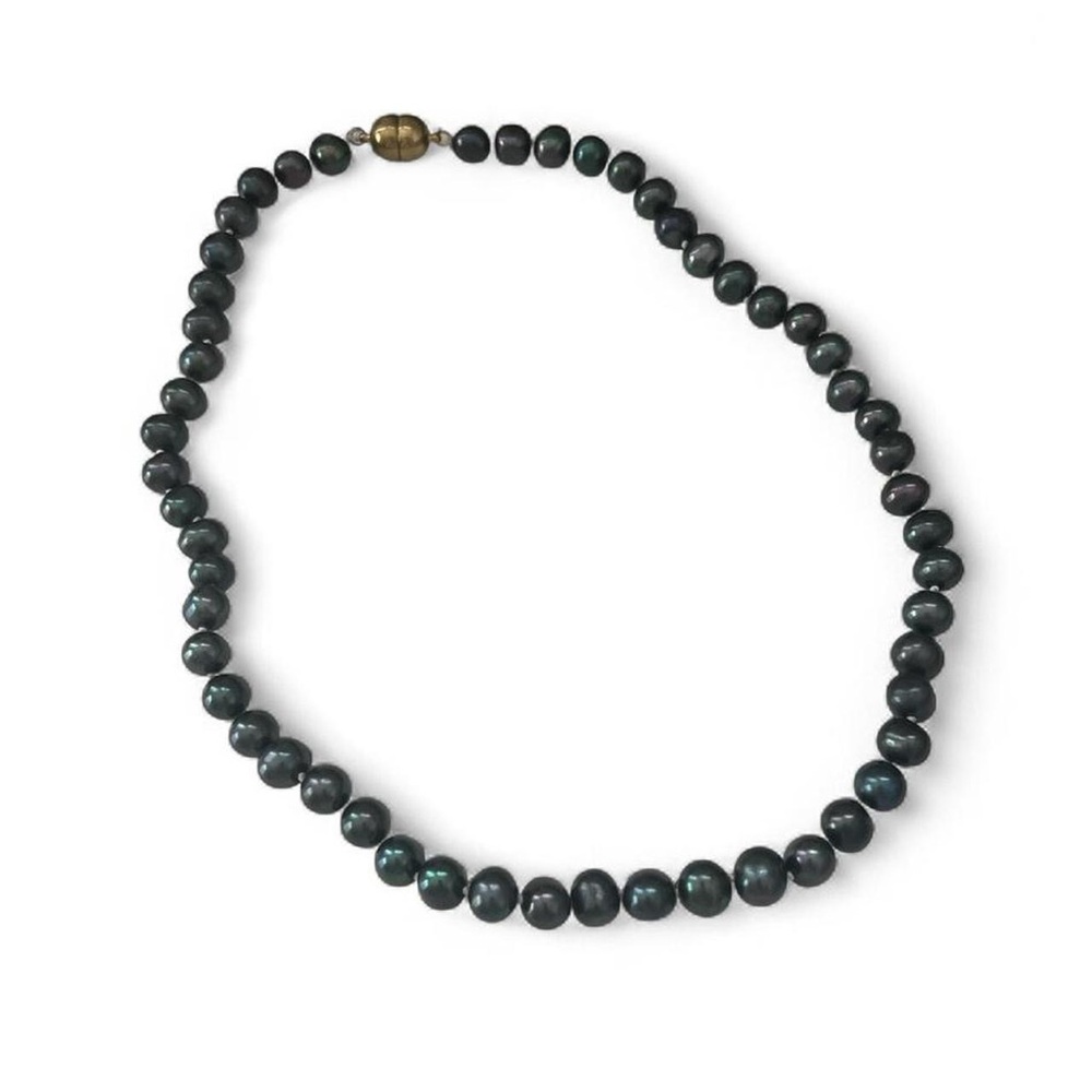 Elegant Black Pearl Necklace